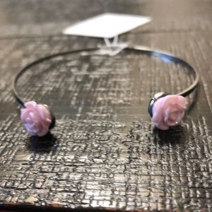 SO Sweet Dainty NWT Charcoal Metal Tone & Lilac Flower Bracelet!